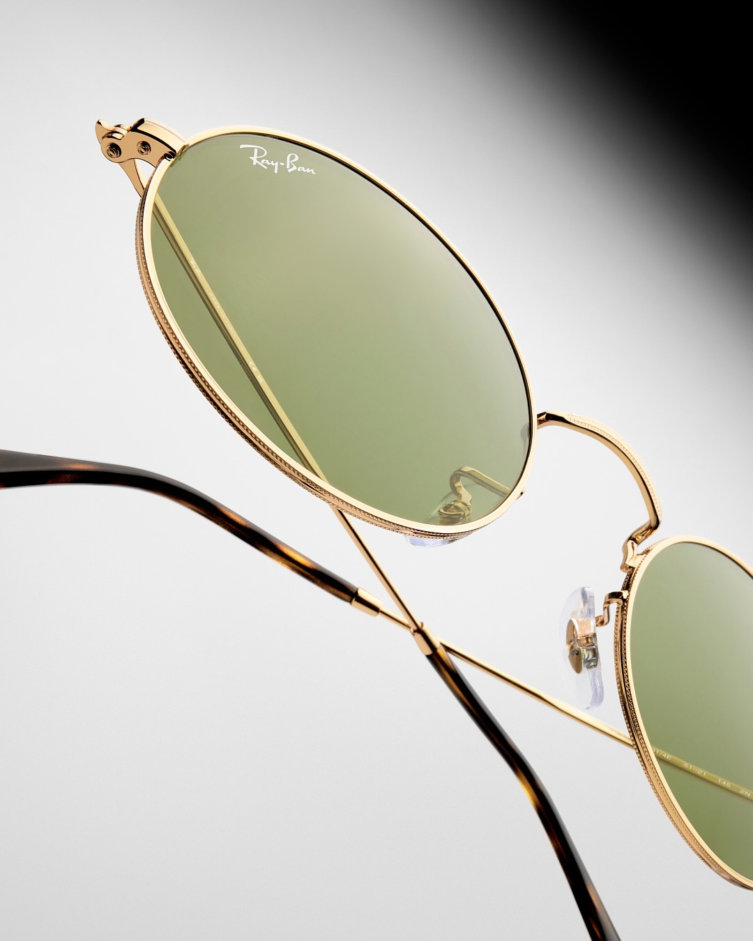 Anteojos de sol Ray-Ban de metal dorado